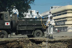 Kegiatan penyemrotan di kota Banda Aceh oleh anggota Pasukan Bela Diri Jepang