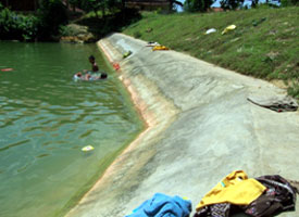 embankments of the reservoir (Repele)